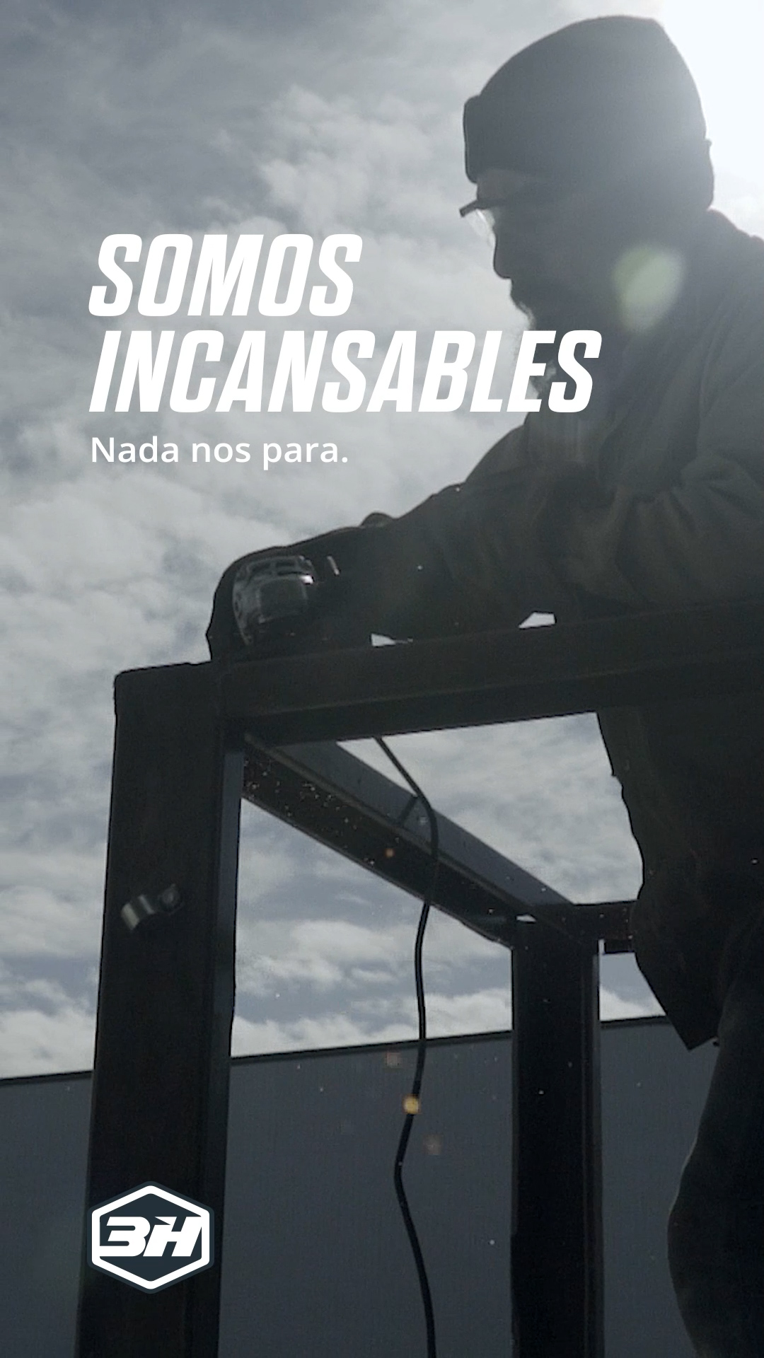 Campaña 3H: Somos incansables, sobre la silueta de una persona trabajando