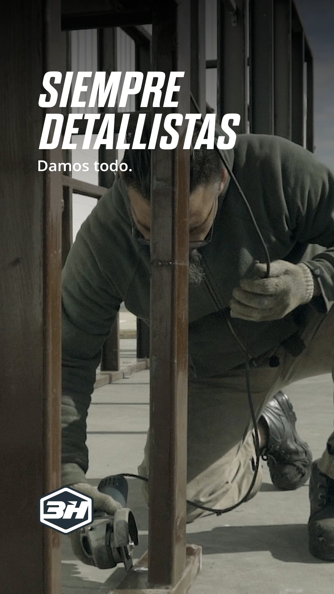 Campaña 3H: Siempre detallistas, junto a una escena de trabajo