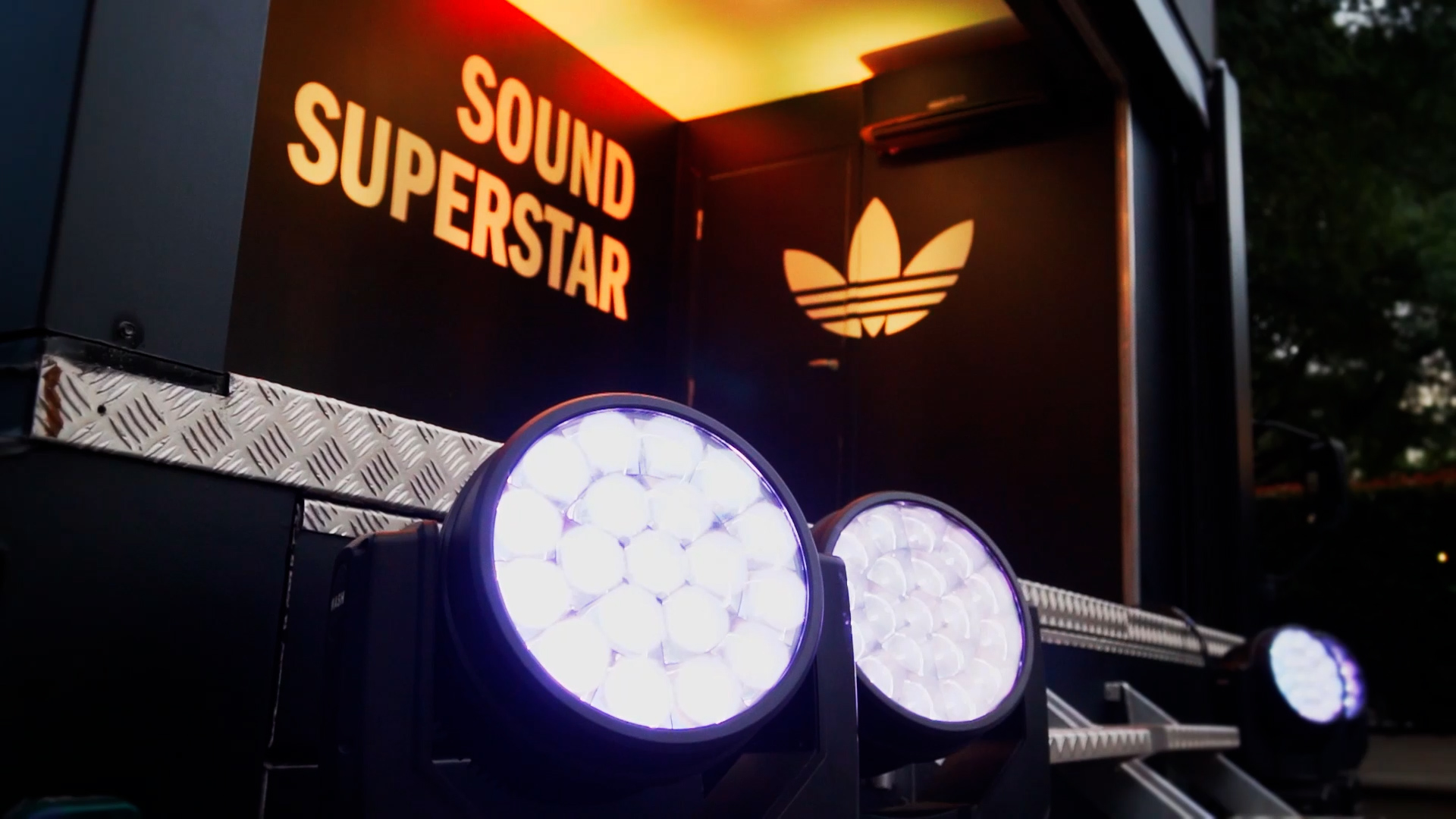 Flota: Adidas Sound Superstar